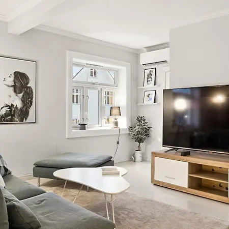 Stylish And Spacious Apartment In City Center Tromso Exterior photo